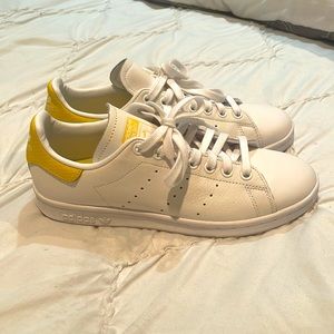 adidas Originals Women's Stan Smith Sneaker white/core yellow SZ 7